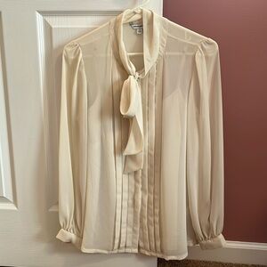 Banana Republic Sheer Long Sleeve Tie Neck Blouse Women’s Size 6 Cream Beige EUC